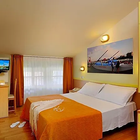 Capri Hotel 2*